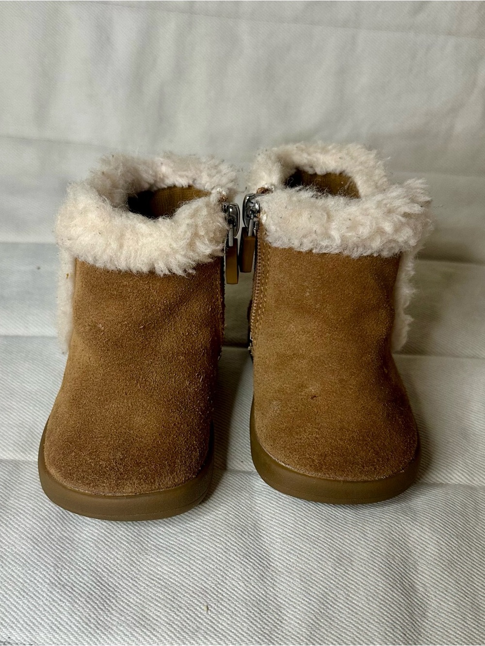 UGG Kids Chestnut Brown Suede Shearling-Lined Boots